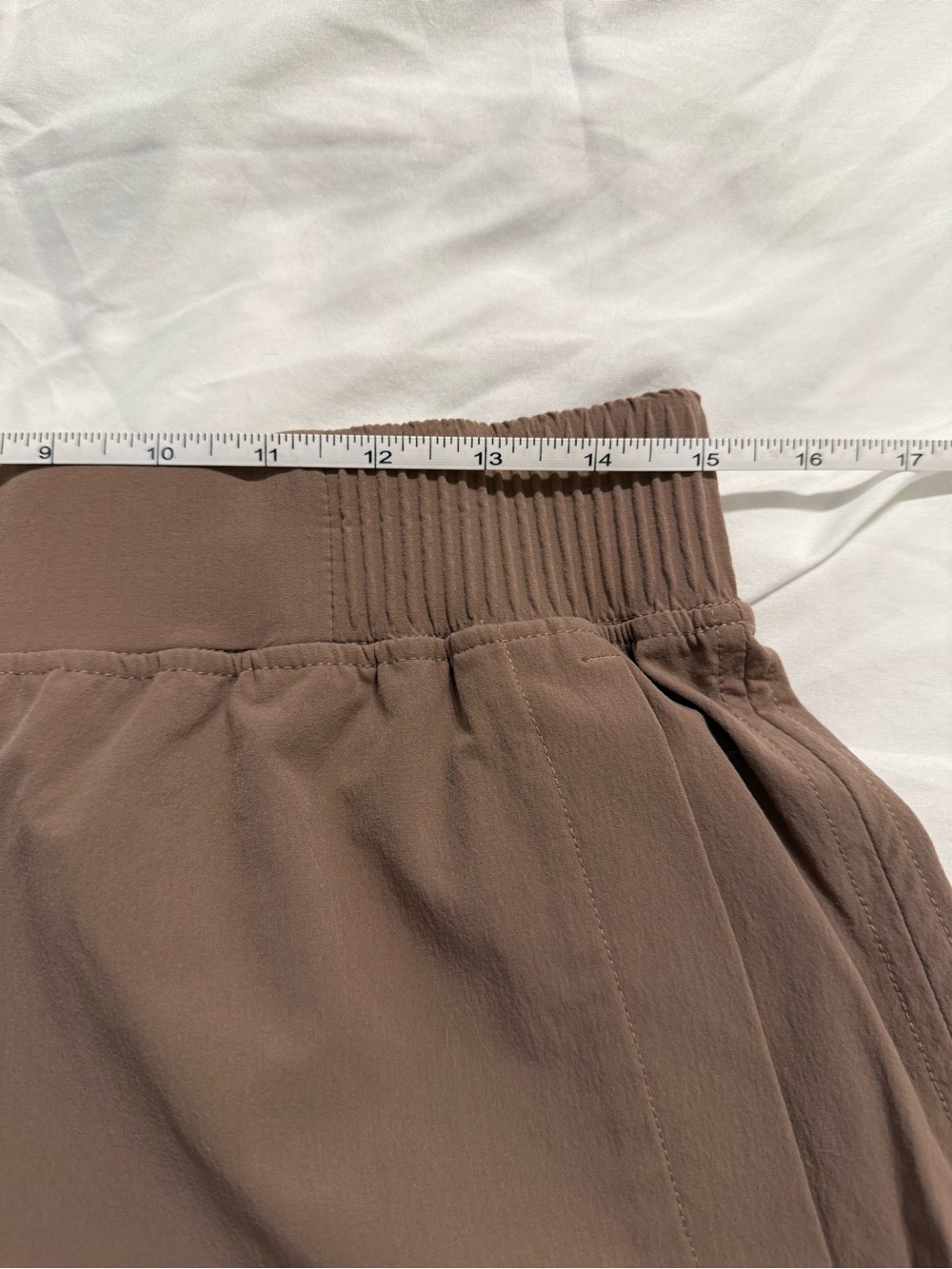 lululemon athletica Women's Taupe Brown Athletic Shorts - Picture 4 of 6